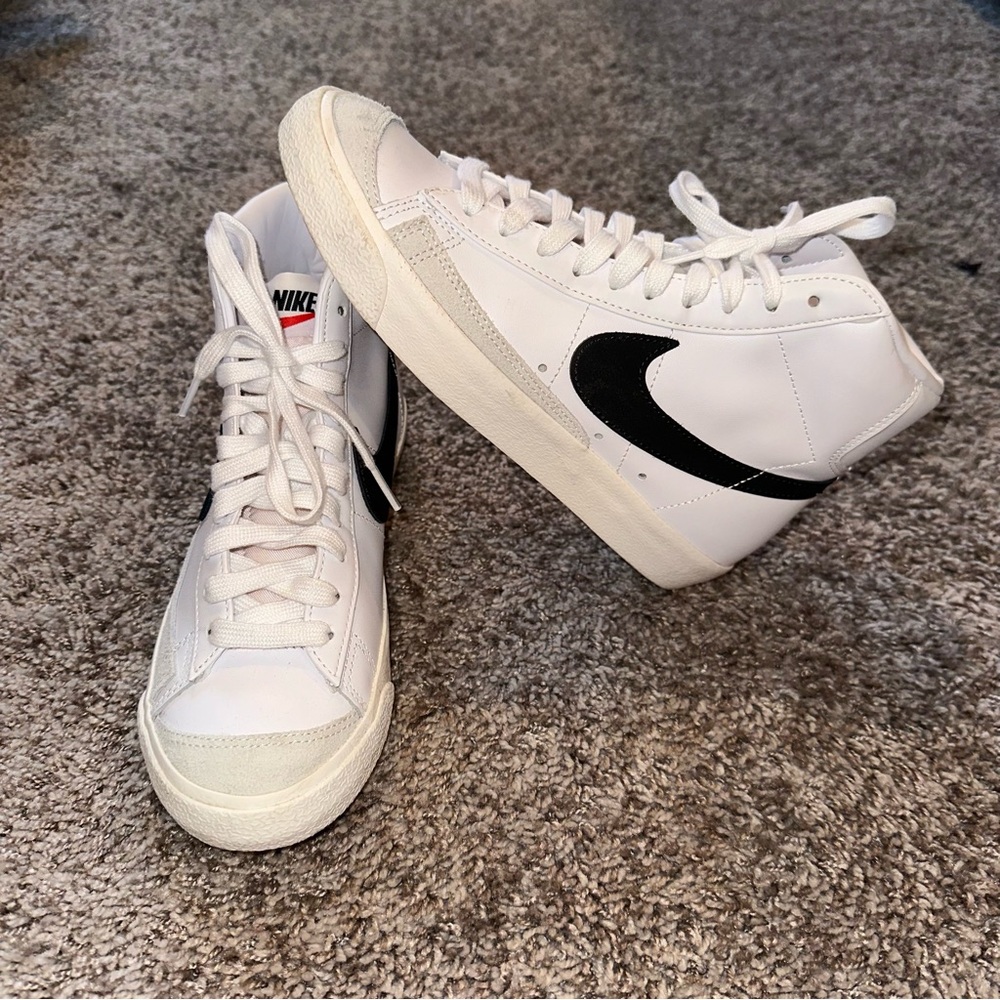 Nike White and Black High-Tops